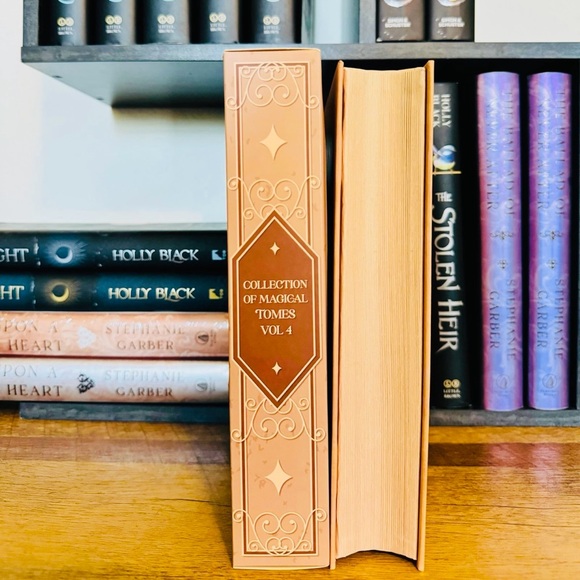 Fairyloot Exclusive Secret Book - Collection of Megical Tomes Vol. 4 - Picture 6 of 12